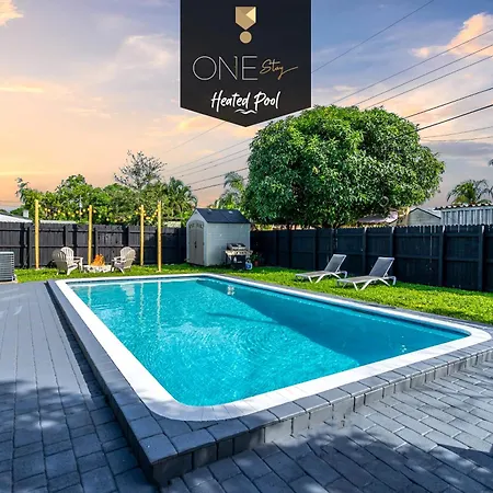 Trendy Family Home -Heated Pool